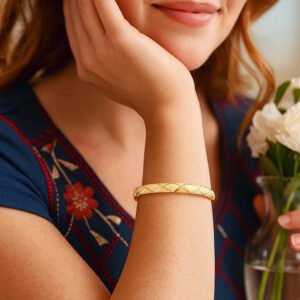 10k yellow Gold Crossover Diamond Pattern Bangle 6mm