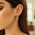 Women's 14k Yellow Gold Small Crossover Hoop Earrings 15mm